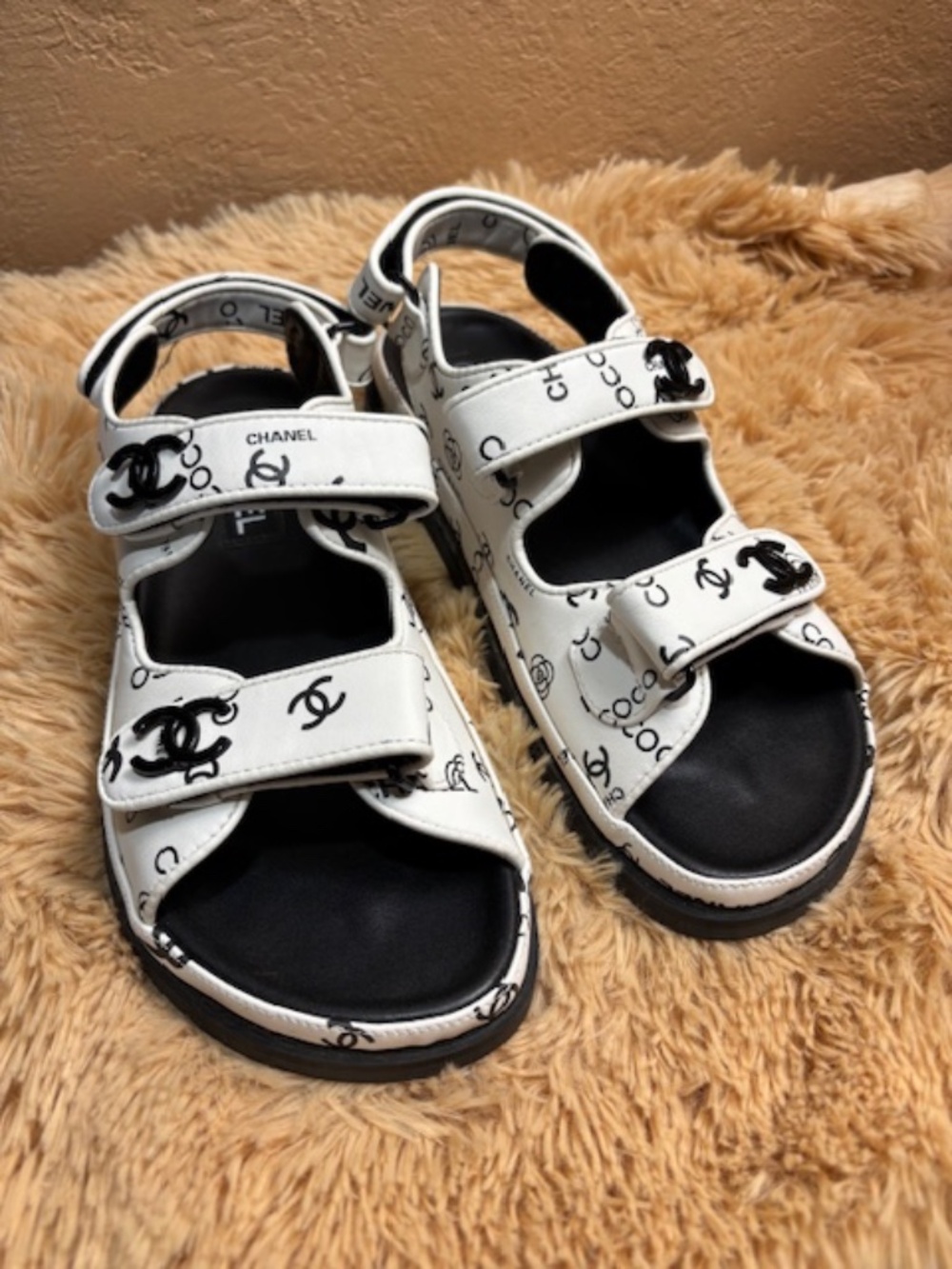 Chanel  2023 Authentic Mens white and black velcro Sandals - Picture 3 of 9